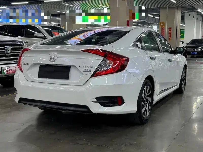 2016 Civic 220TURBO CVT Luxury Edition — миниатюра 6