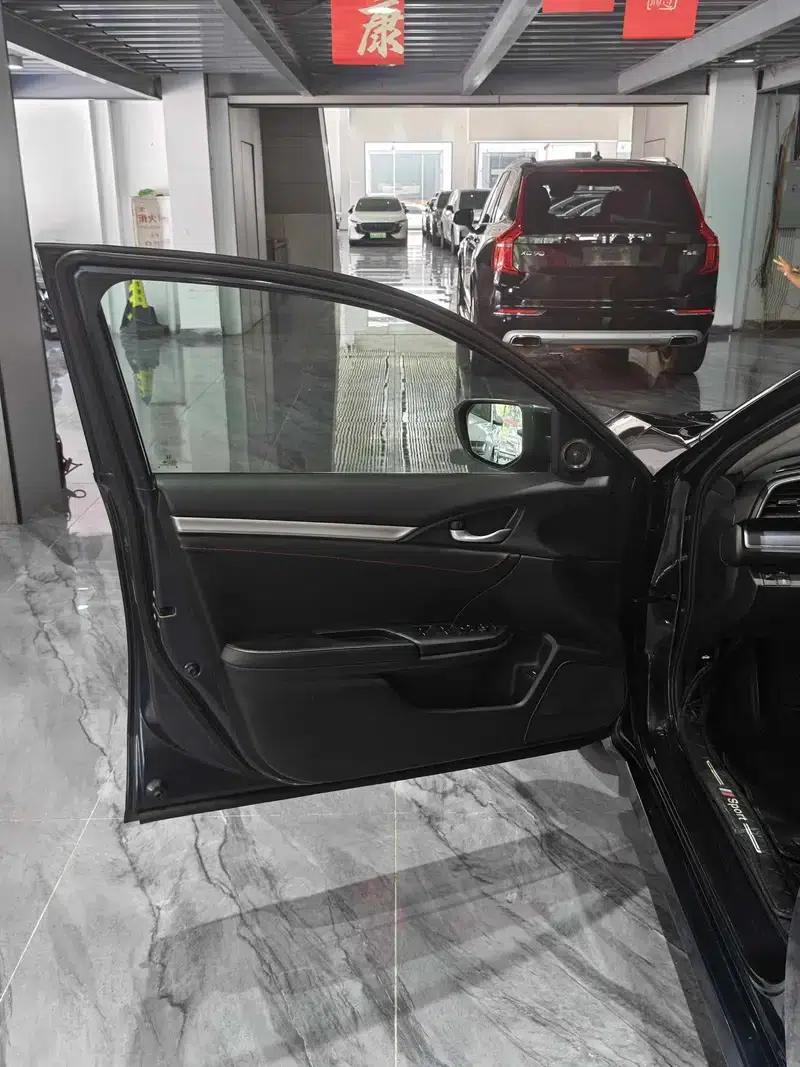 2016 Civic 220TURBO CVT Luxury Edition — миниатюра 18