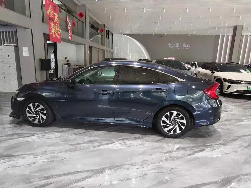 2016 Civic 220TURBO CVT Luxury Edition — миниатюра 4