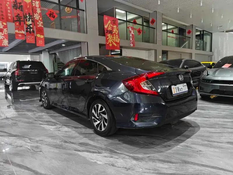 2016 Civic 220TURBO CVT Luxury Edition — миниатюра 5