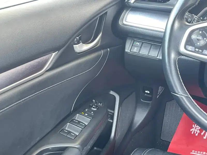 2016 Civic 220TURBO CVT Premium Edition — миниатюра 31