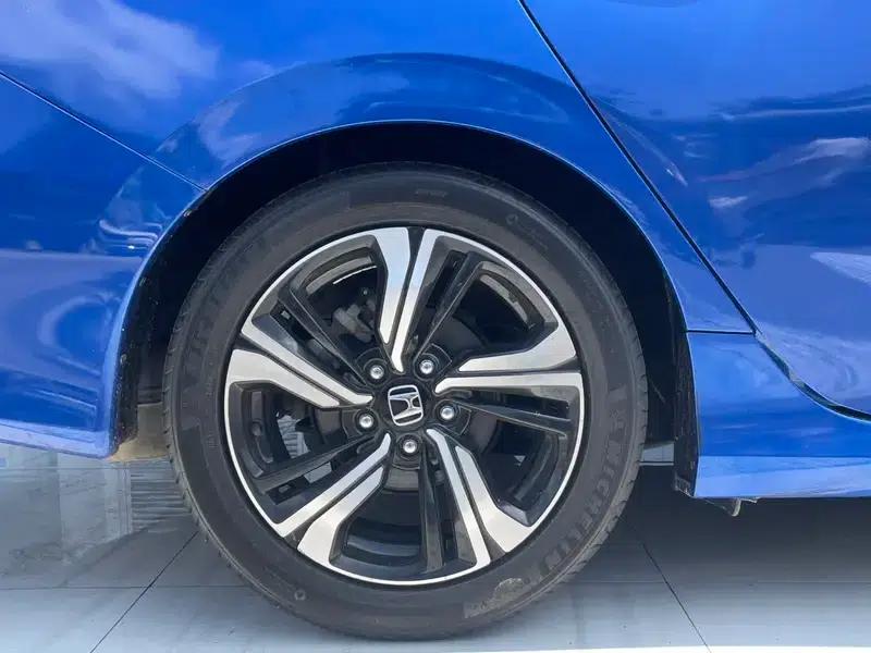 2016 Civic 220TURBO CVT Premium Edition — миниатюра 8