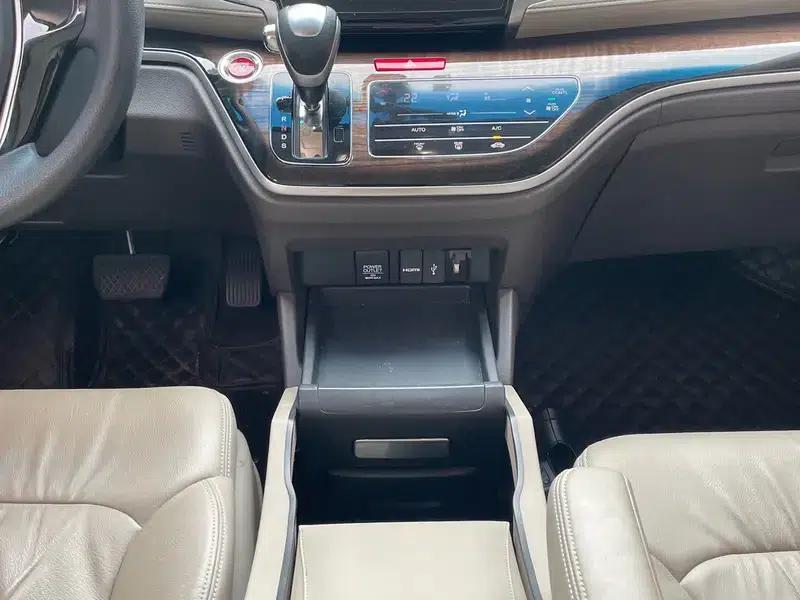 2017 Odyssey 2.4L Luxury Edition — миниатюра 10