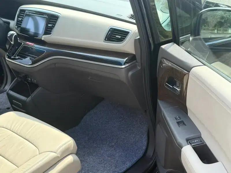 2017 Odyssey 2.4L Luxury Edition — миниатюра 9