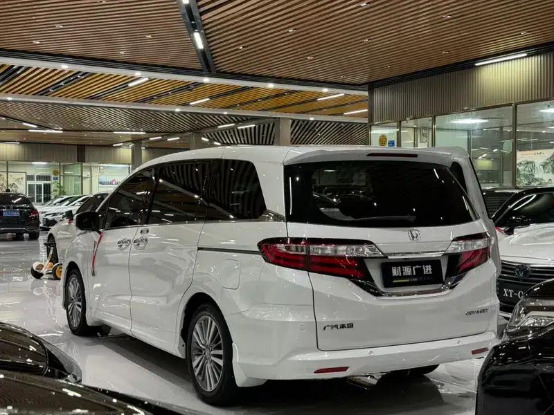 2018 Odyssey 2.4L Luxury Edition — миниатюра 3