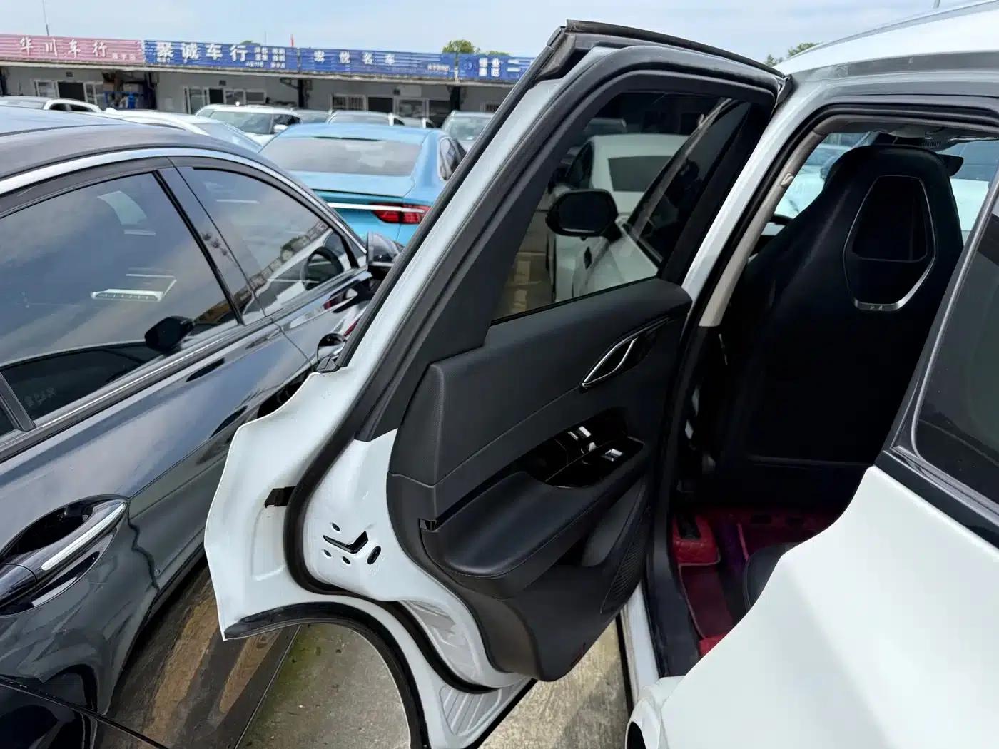 Hongqi HS3 2023 1.5T 2WD Goodness Edition — миниатюра 12