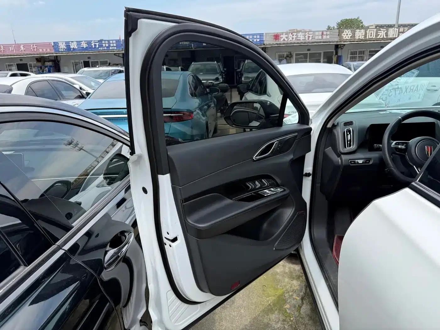 Hongqi HS3 2023 1.5T 2WD Goodness Edition — миниатюра 6