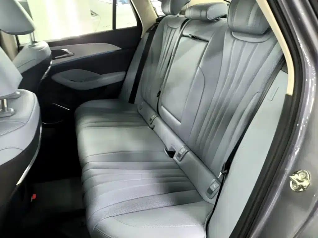 Hongqi H5 PHEV 2025 Model 170 Super Hybrid — миниатюра 17