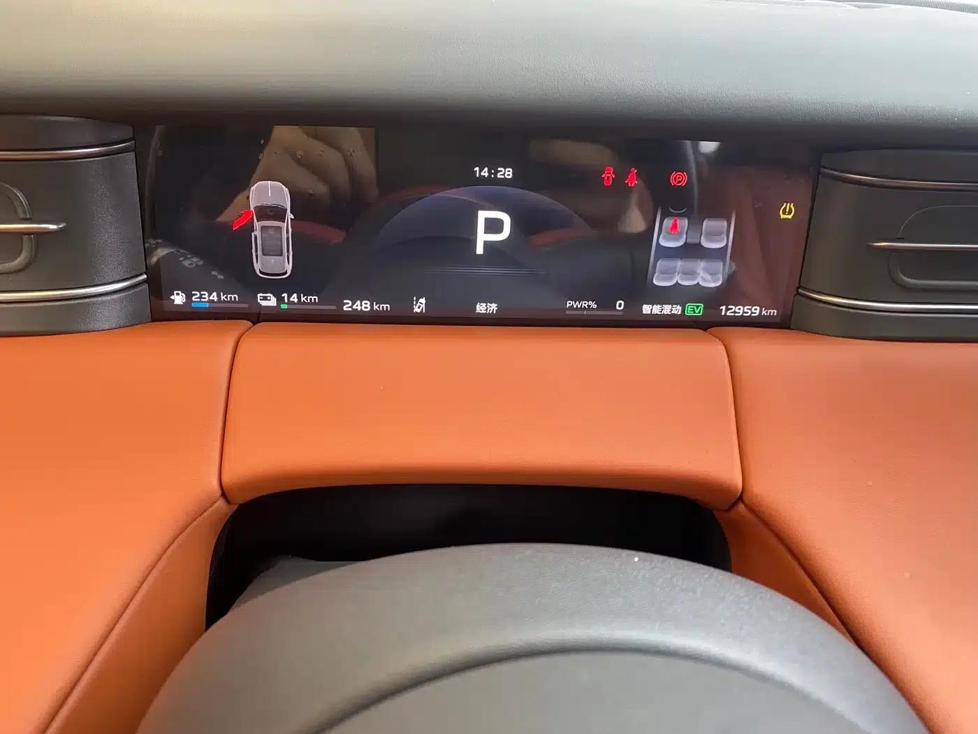 Hongqi HS6 PHEV 2026 Model 220 AWD Intelligent Hybrid — миниатюра 9