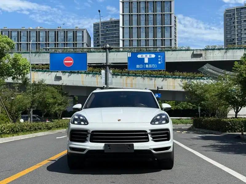 Cayenne E-Hybrid 2019 Cayenne E-Hybrid 2.0T — миниатюра 2