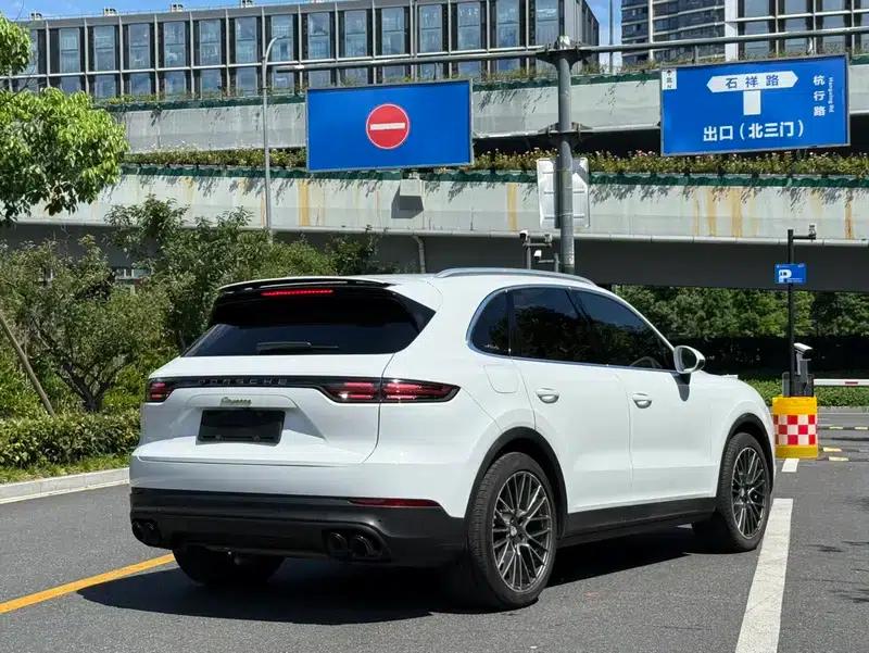 Cayenne E-Hybrid 2019 Cayenne E-Hybrid 2.0T — миниатюра 6
