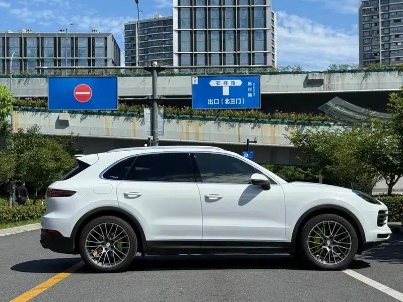 Cayenne E-Hybrid 2019 Cayenne E-Hybrid 2.0T — миниатюра 7