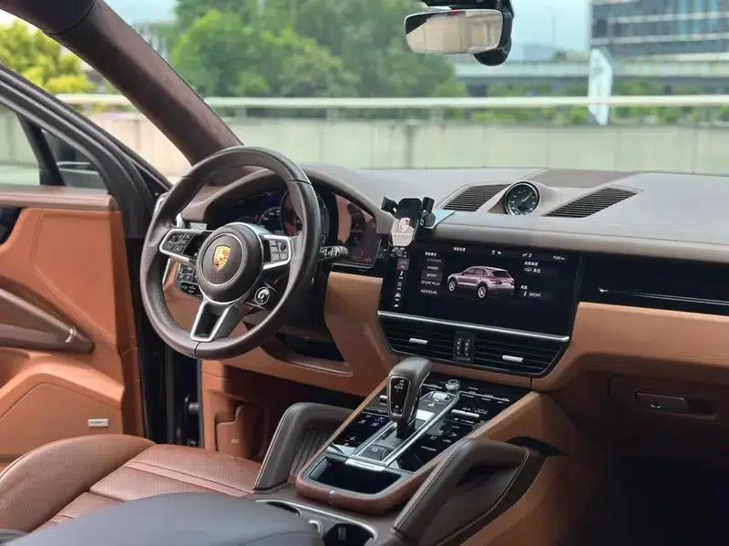 Cayenne E-Hybrid 2021 Cayenne E-Hybrid 2.0T — миниатюра 11