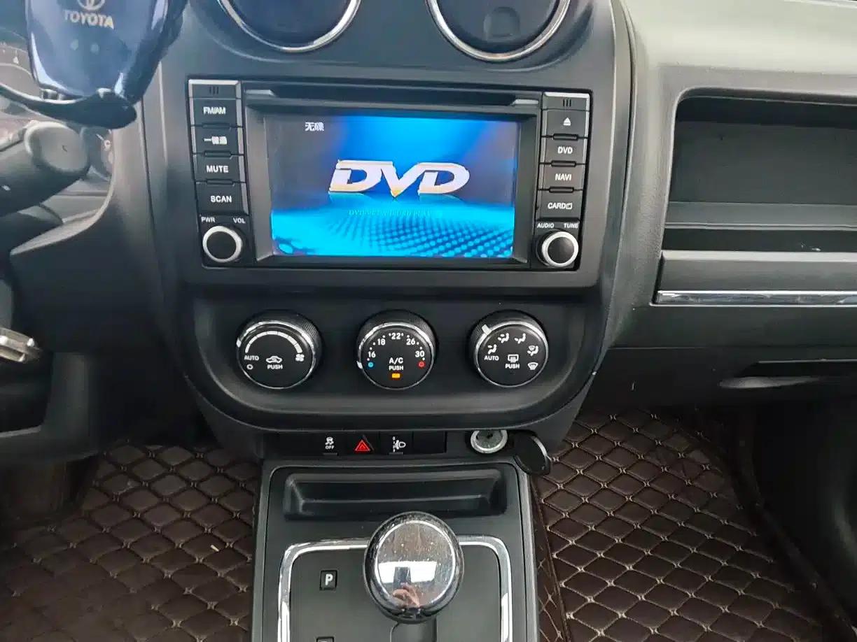 2014 Jeep Compass 2.0L Sport Enhanced Edition — миниатюра 14