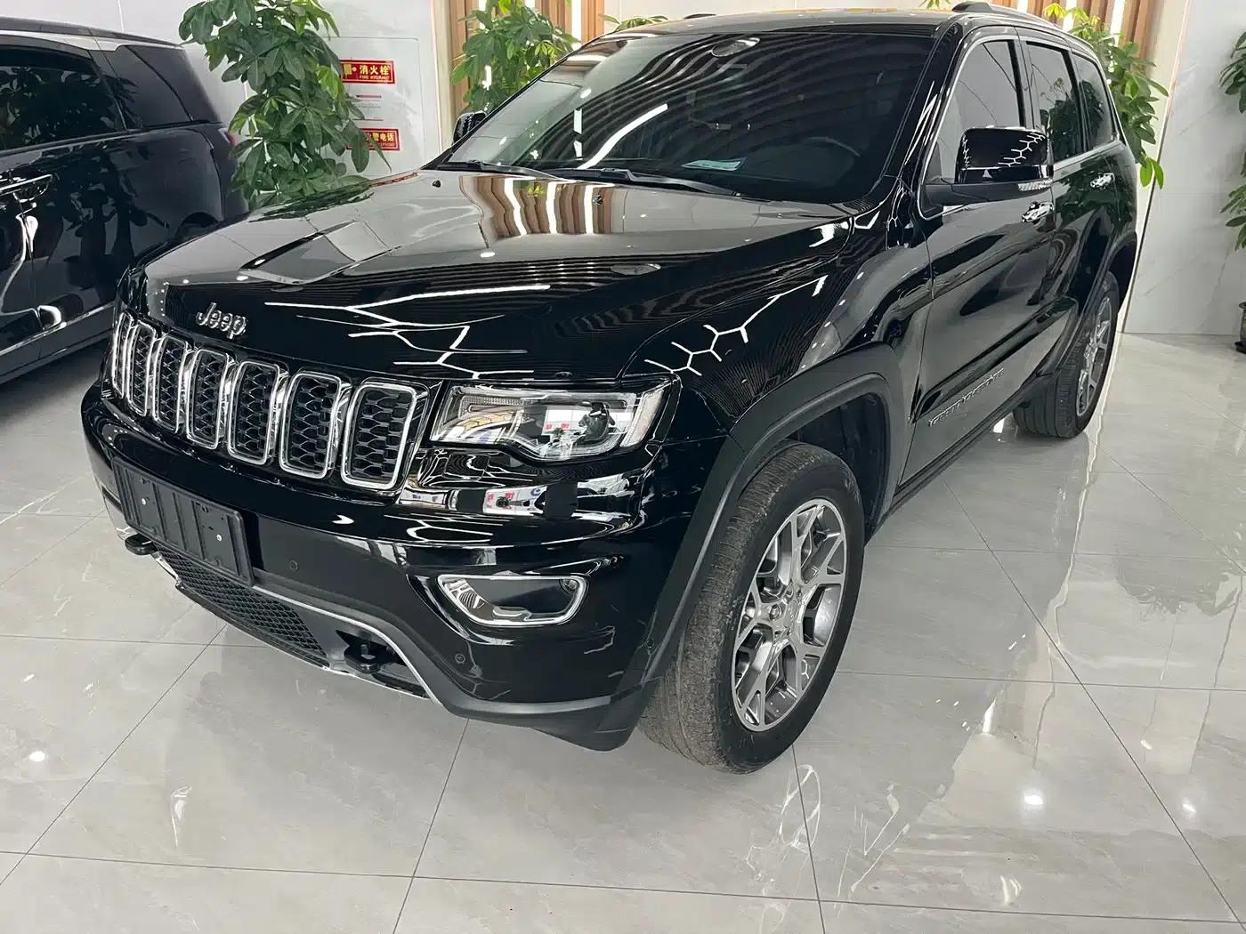 2020 Jeep Grand Cherokee Imported Model 3.6L Elite Navigation Edition — миниатюра 1