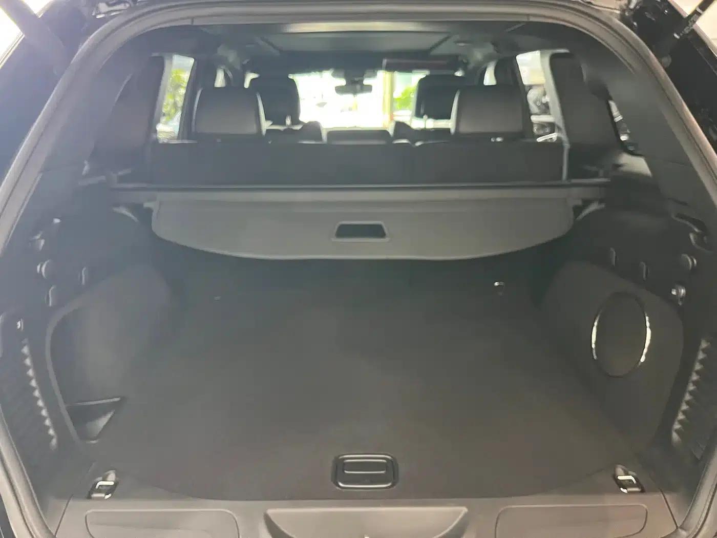 2020 Jeep Grand Cherokee Imported Model 3.6L Elite Navigation Edition — миниатюра 13