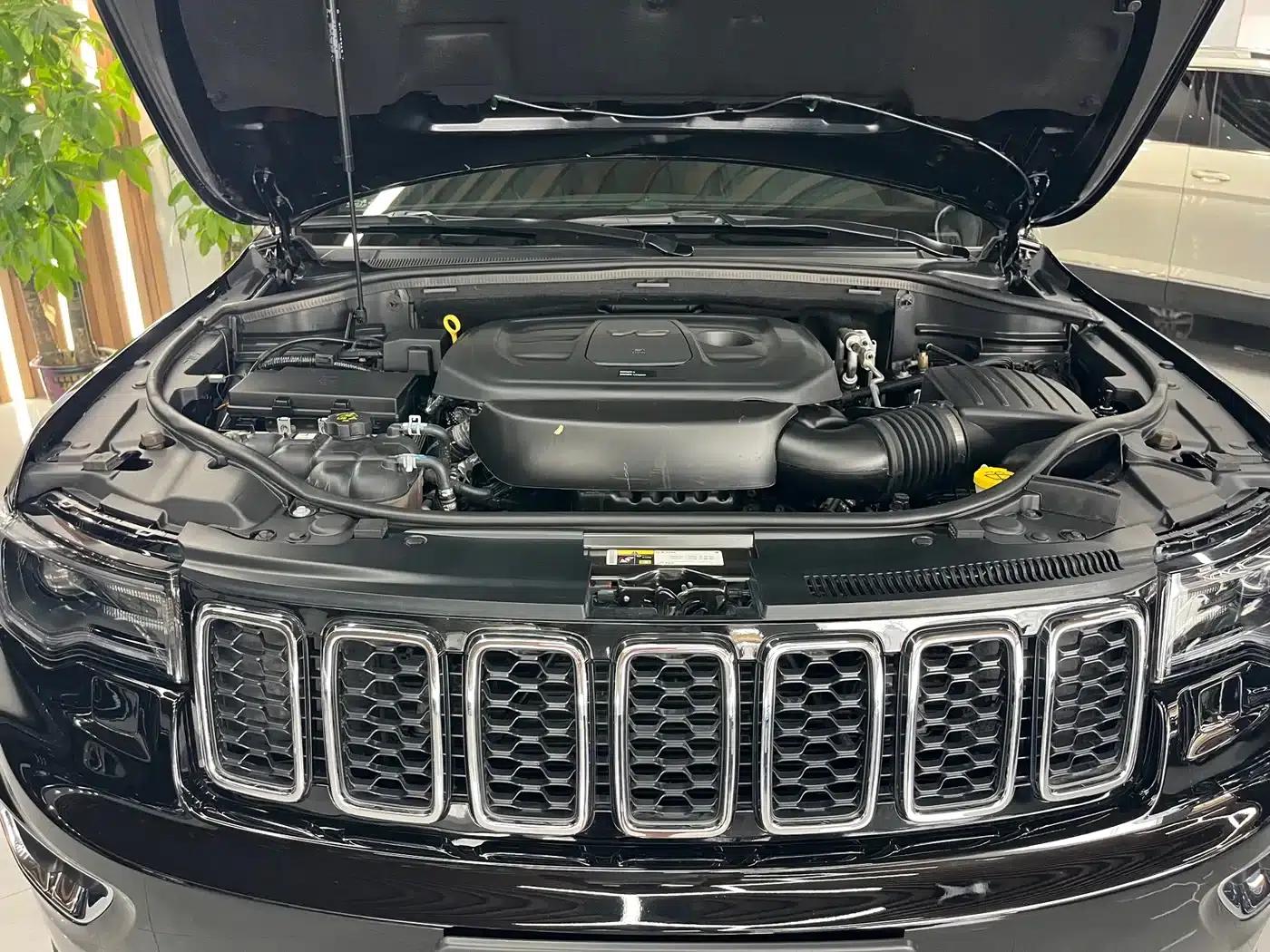 2020 Jeep Grand Cherokee Imported Model 3.6L Elite Navigation Edition — миниатюра 14