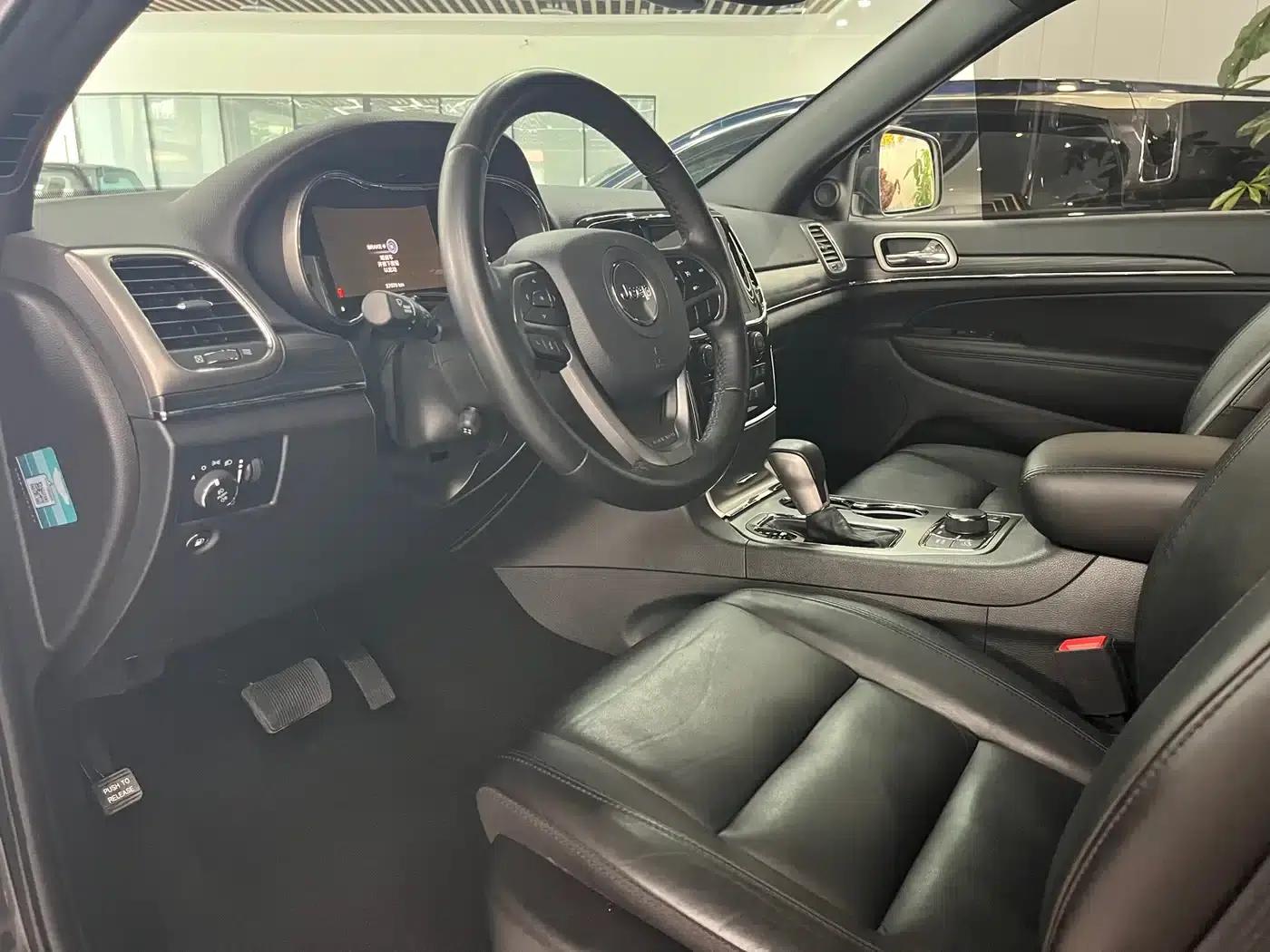 2020 Jeep Grand Cherokee Imported Model 3.6L Elite Navigation Edition — миниатюра 4
