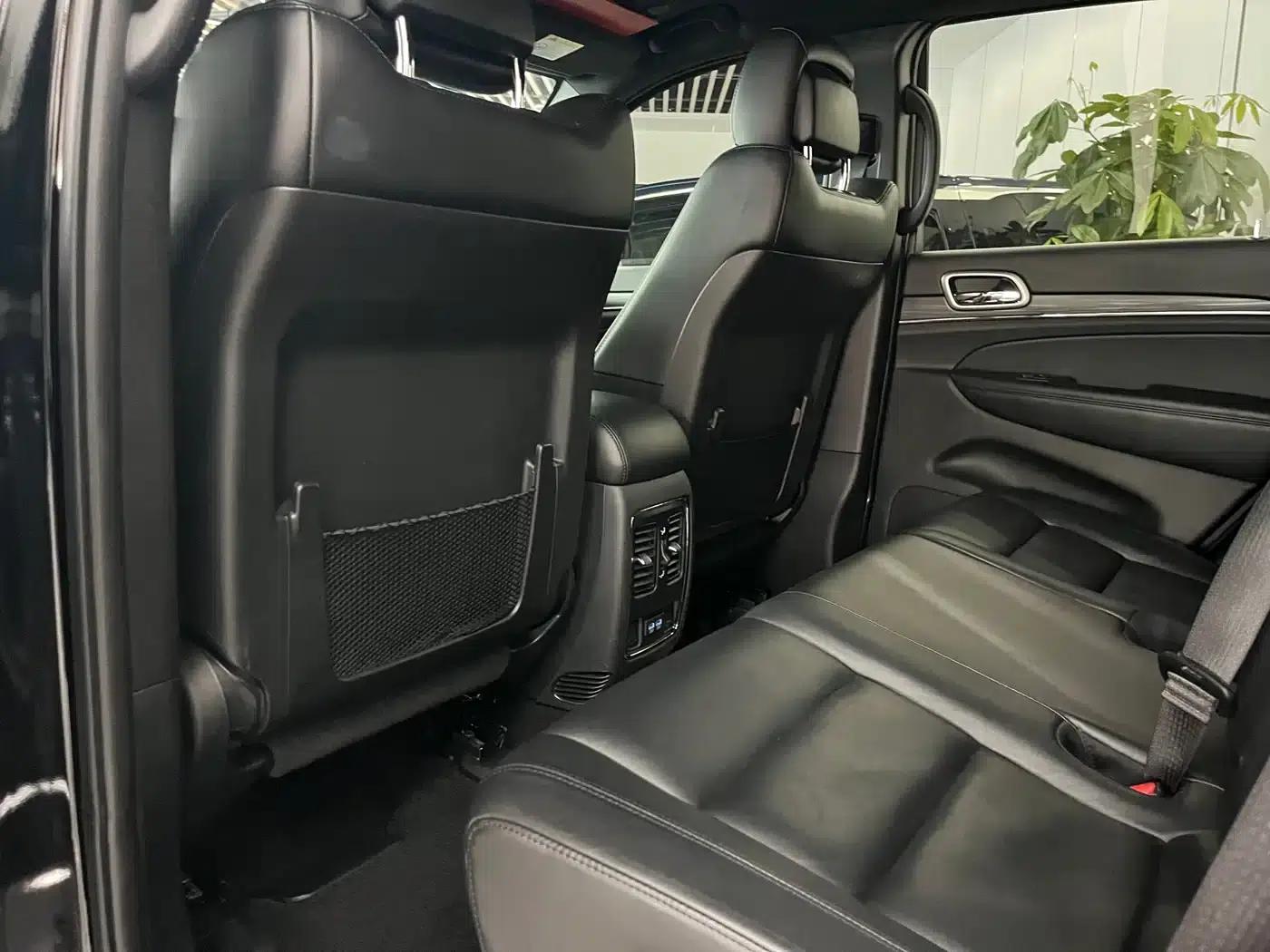 2020 Jeep Grand Cherokee Imported Model 3.6L Elite Navigation Edition — миниатюра 5