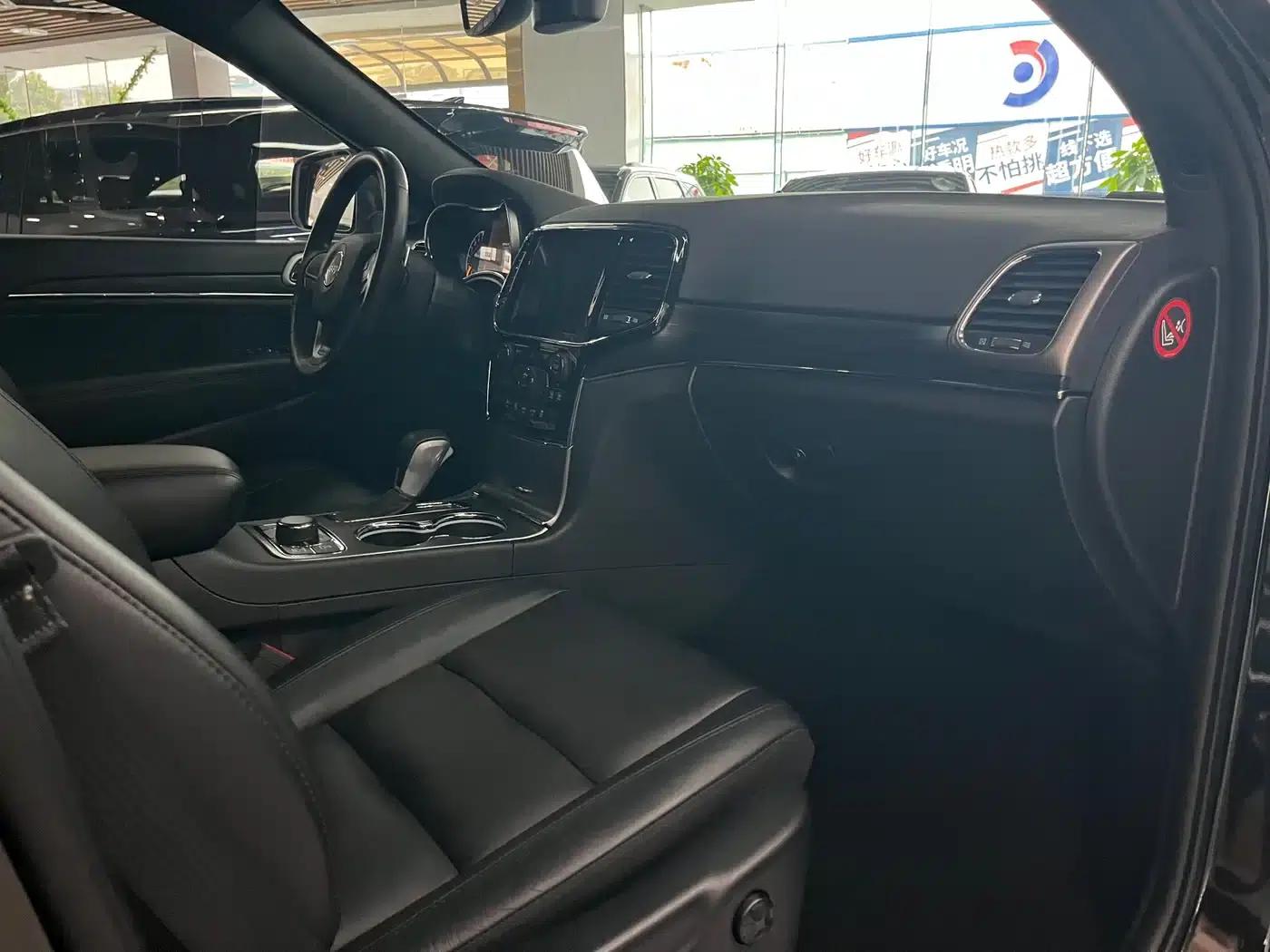 2020 Jeep Grand Cherokee Imported Model 3.6L Elite Navigation Edition — миниатюра 6