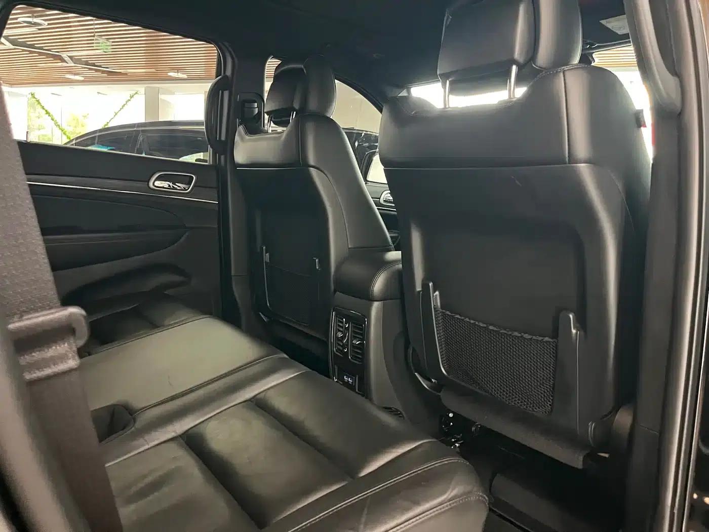 2020 Jeep Grand Cherokee Imported Model 3.6L Elite Navigation Edition — миниатюра 7