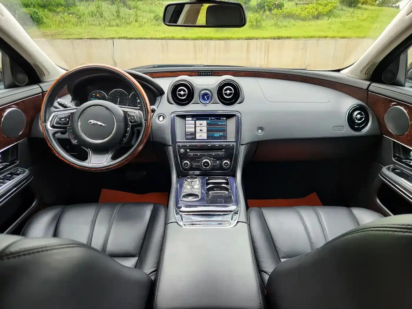 Jaguar XJ 2012 XJL 3.0 Panoramic Business Edition — миниатюра 15