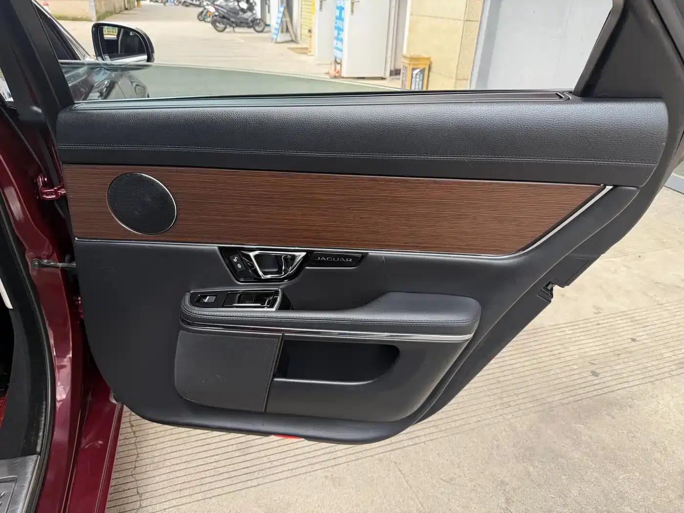 Jaguar XJ 2016 XJL 2.0T 2WD Elegant Business Edition — миниатюра 27