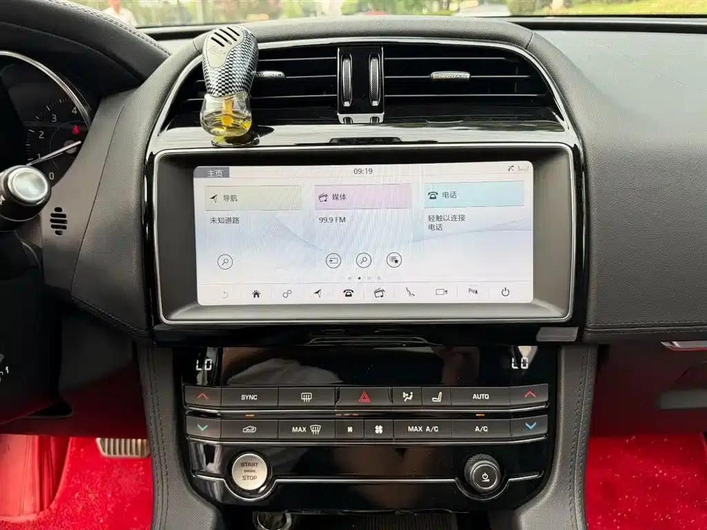 Jaguar F-PACE 2019 2.0T 2WD Urban Luxury Edition — миниатюра 10