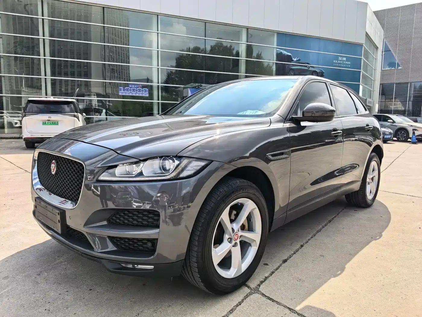 Jaguar F-PACE 2016 2.0T 2WD Urban Luxury Edition — миниатюра 1