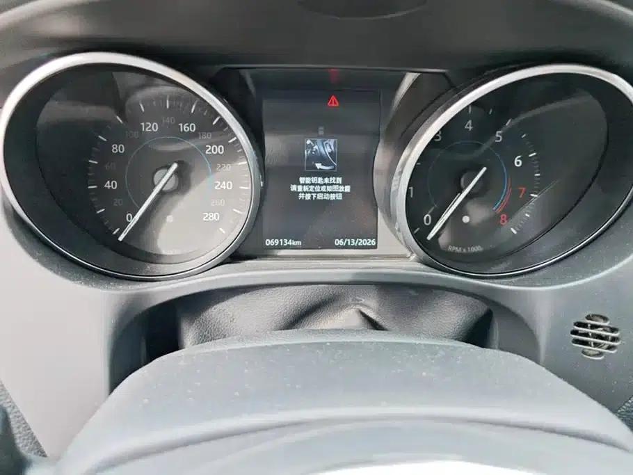 Jaguar F-PACE 2018 2.0T 2WD Urban Luxury Edition — миниатюра 14