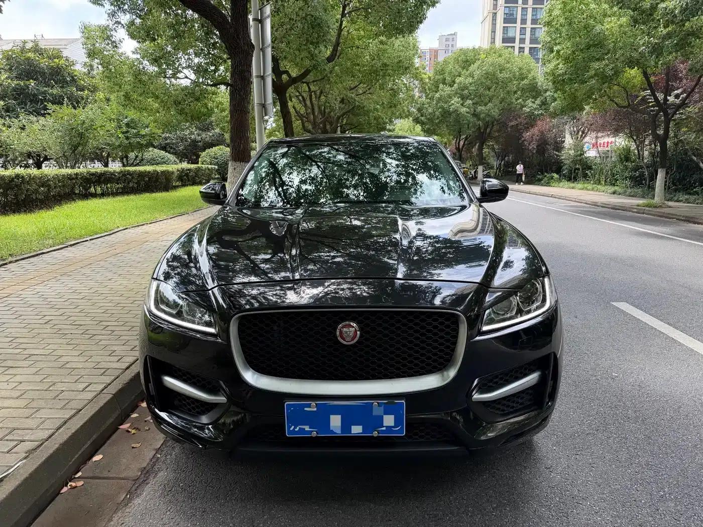 2016 Jaguar F-PACE 2.0T 2WD R-Sport — миниатюра 2