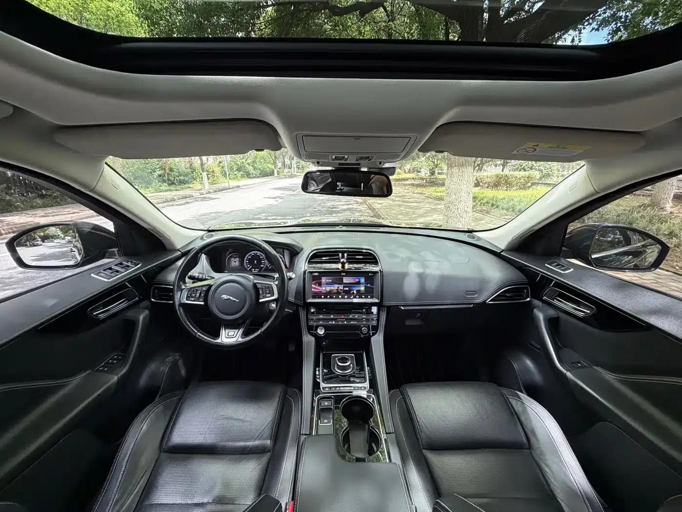 2016 Jaguar F-PACE 2.0T 2WD R-Sport — миниатюра 12