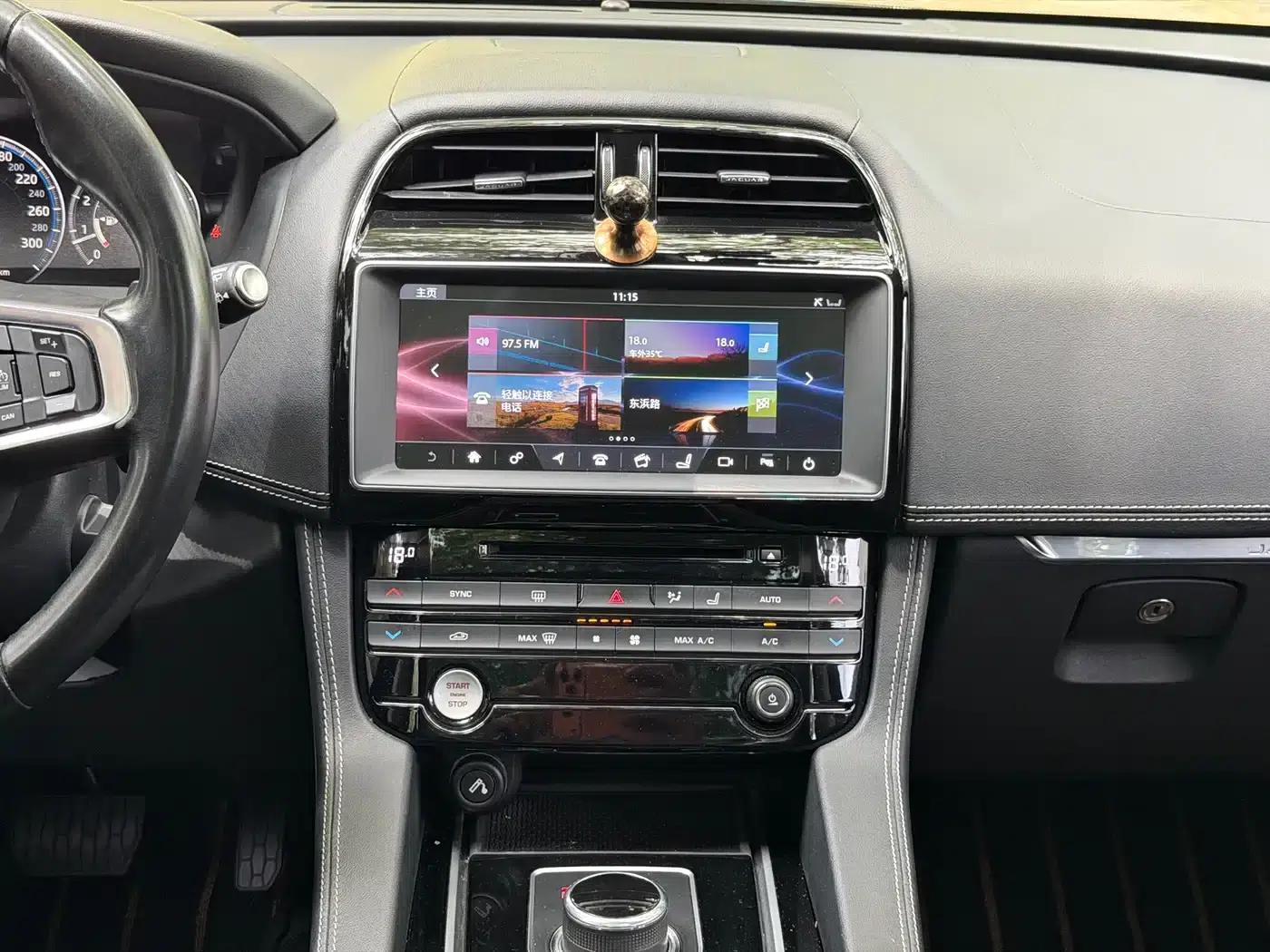 2016 Jaguar F-PACE 2.0T 2WD R-Sport — миниатюра 14