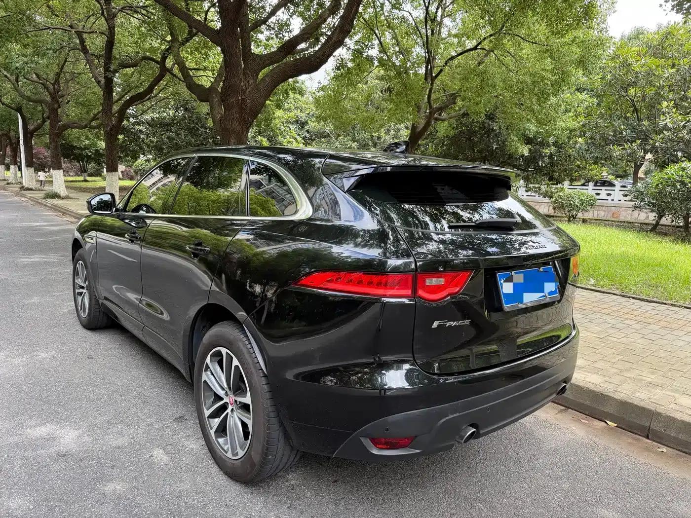 2016 Jaguar F-PACE 2.0T 2WD R-Sport — миниатюра 20