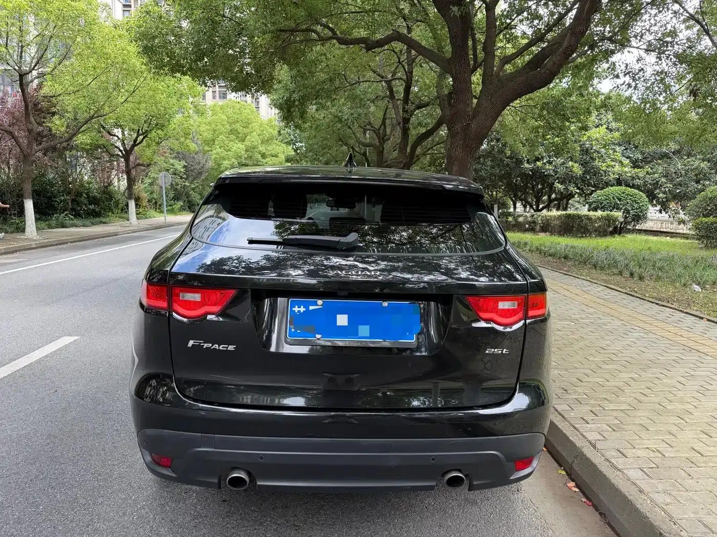 2016 Jaguar F-PACE 2.0T 2WD R-Sport — миниатюра 21