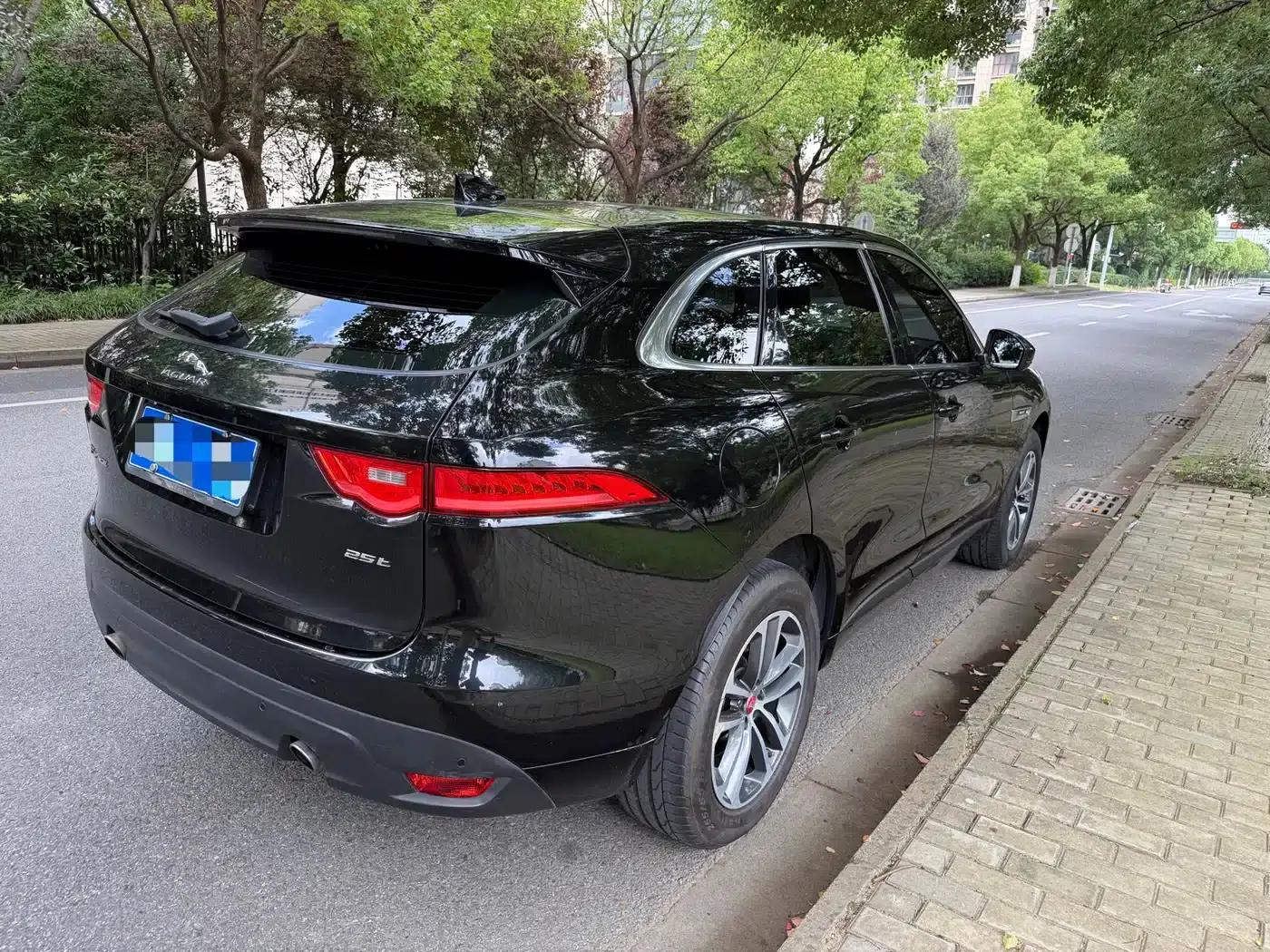 2016 Jaguar F-PACE 2.0T 2WD R-Sport — миниатюра 22