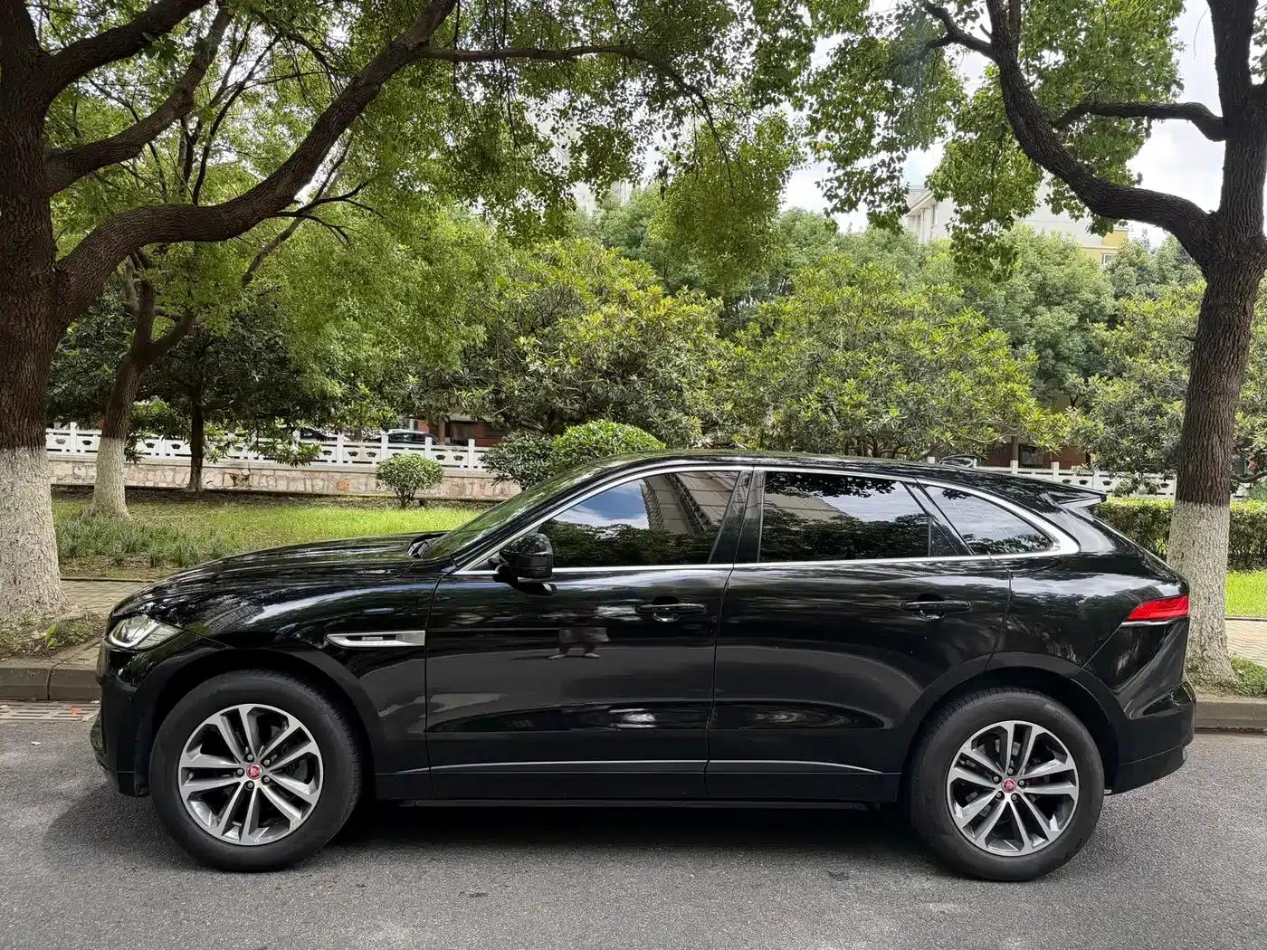 2016 Jaguar F-PACE 2.0T 2WD R-Sport — миниатюра 5