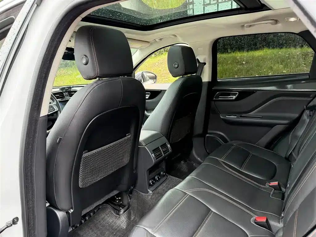 Jaguar F-PACE 2018 2.0T 2WD Urban Luxury Edition — миниатюра 11
