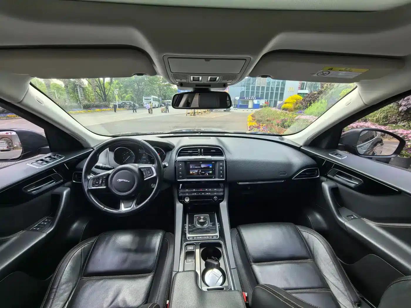 2018 Jaguar F-PACE 2.0T AWD R-Sport — миниатюра 5