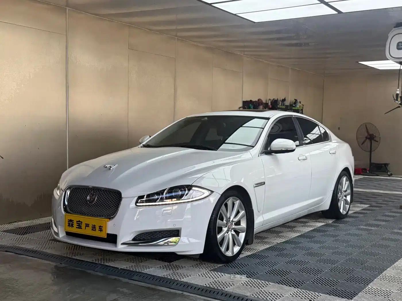 Jaguar XF 2015 XF 2.0T Elegance Edition — миниатюра 1