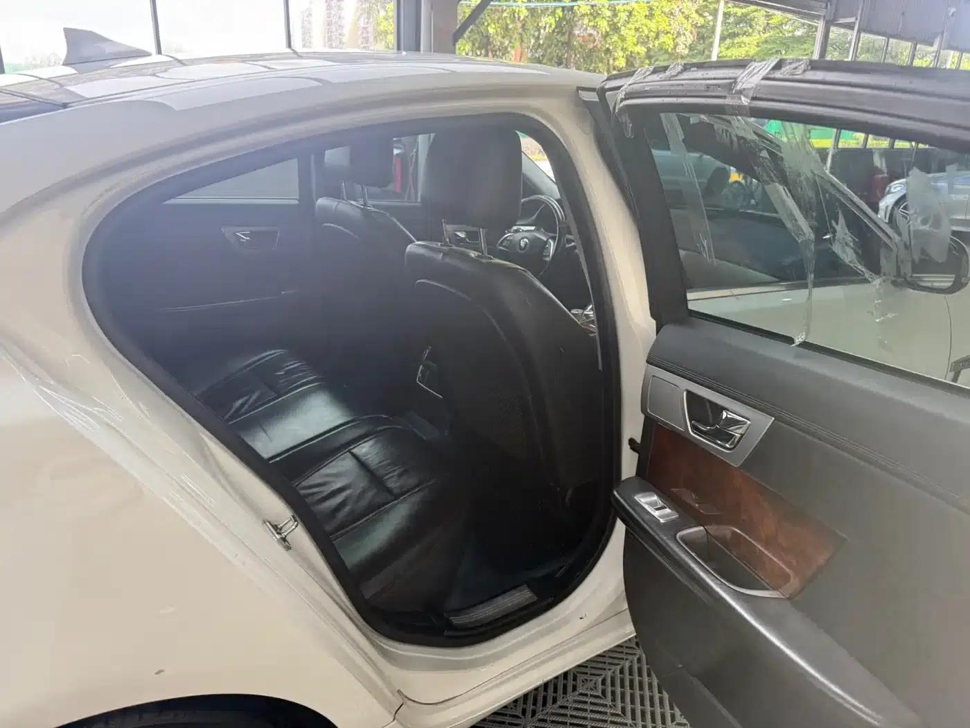 Jaguar XF 2015 XF 2.0T Elegance Edition — миниатюра 12