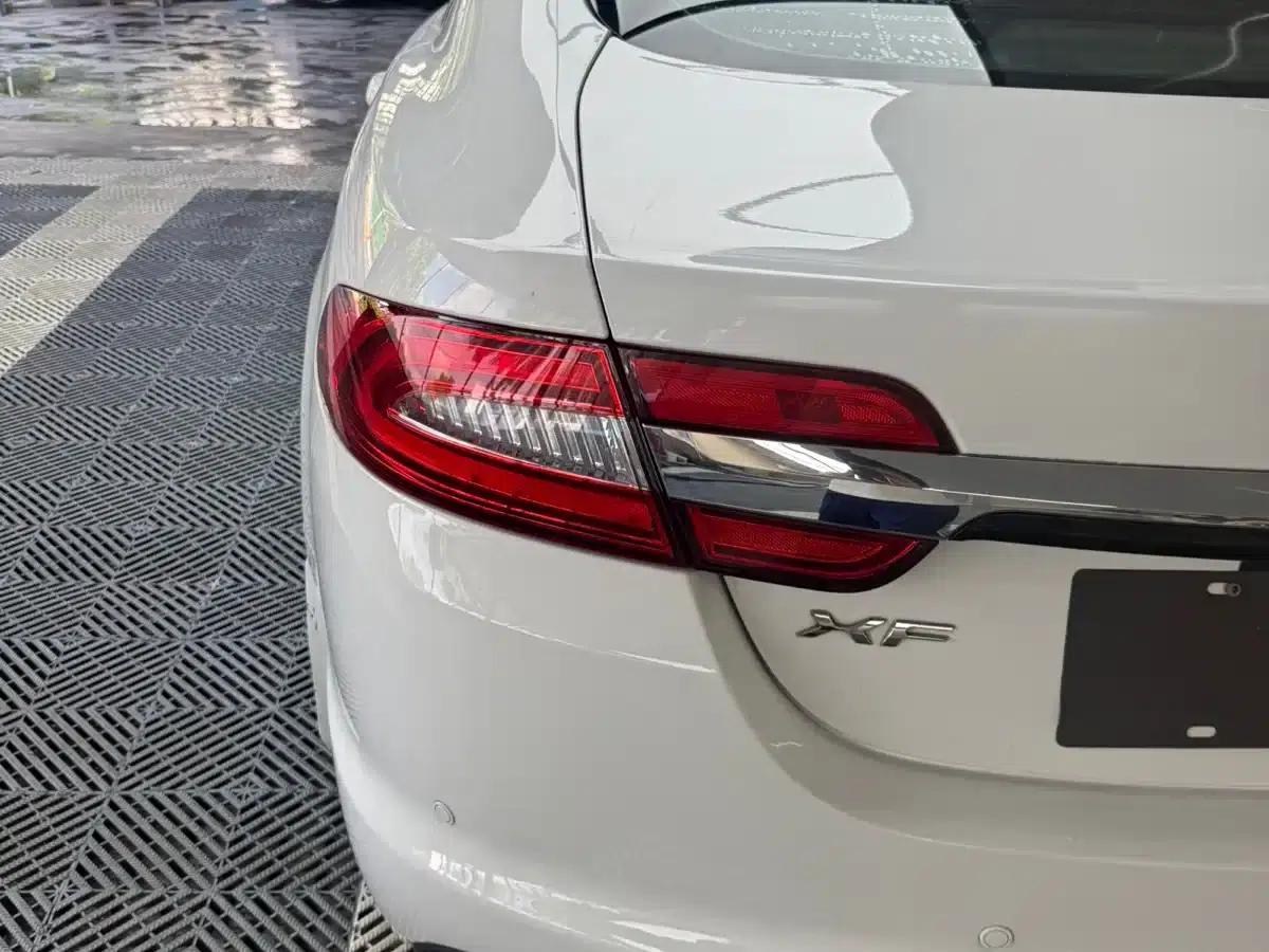 Jaguar XF 2015 XF 2.0T Elegance Edition — миниатюра 16