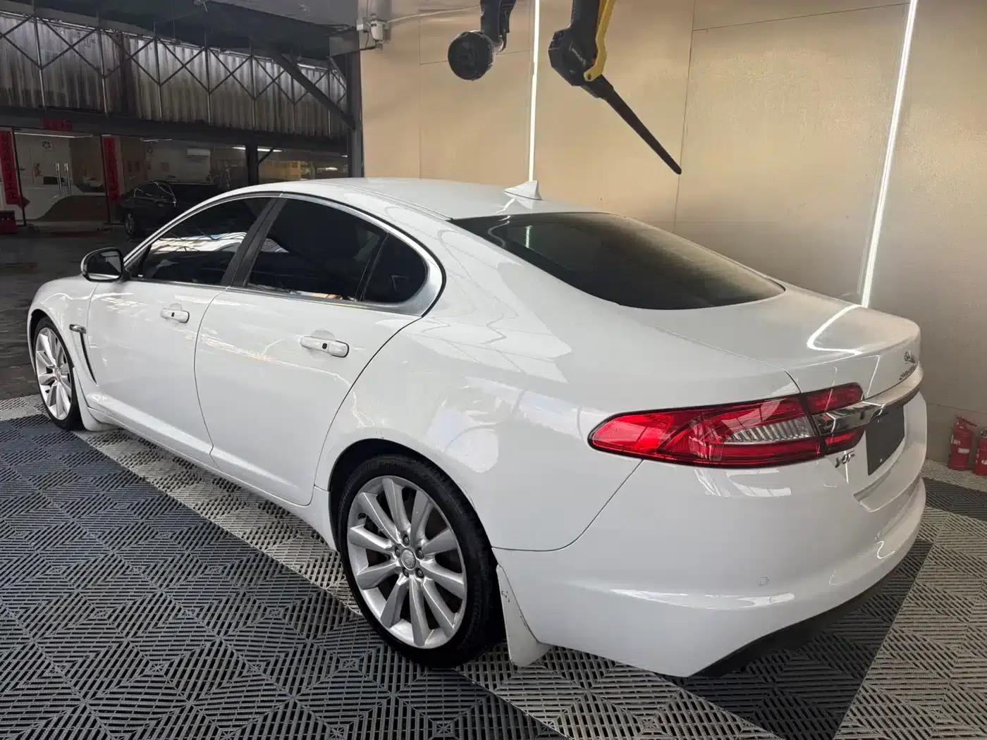 Jaguar XF 2015 XF 2.0T Elegance Edition — миниатюра 7