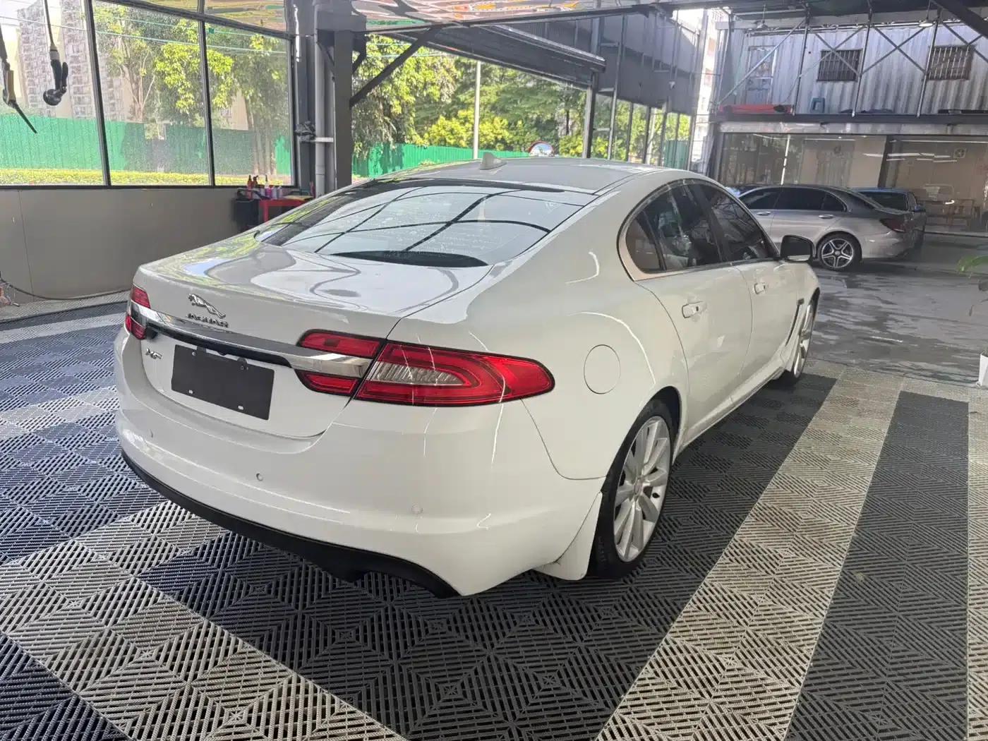 Jaguar XF 2015 XF 2.0T Elegance Edition — миниатюра 9