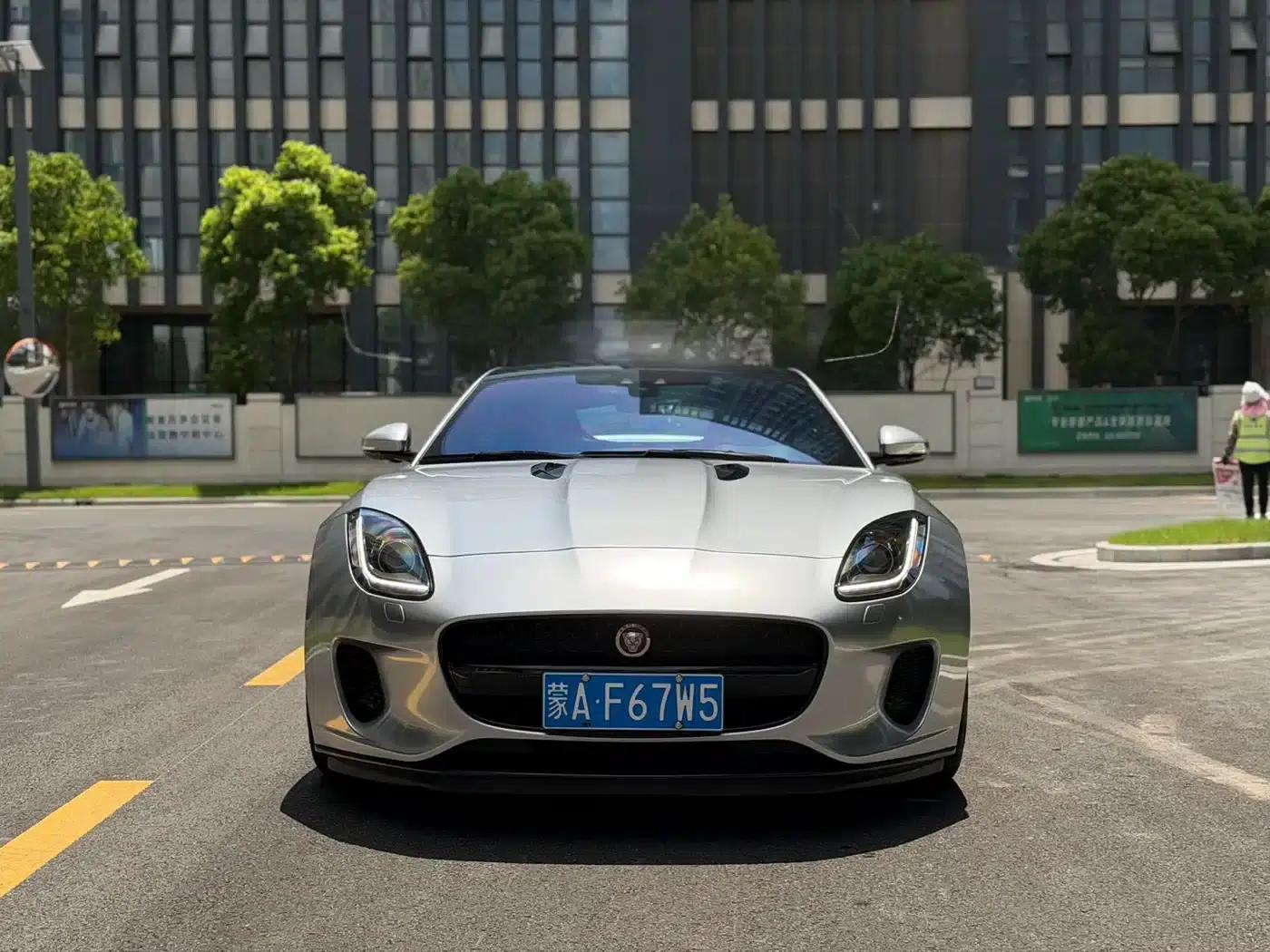 Jaguar F-TYPE 2019 2.0T Hardtop — миниатюра 2