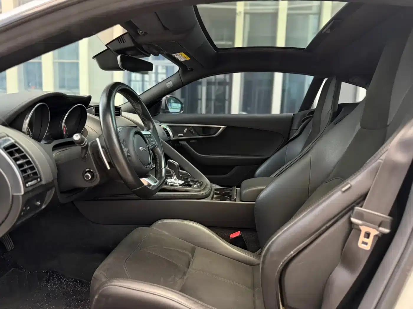 Jaguar F-TYPE 2019 2.0T Hardtop — миниатюра 11