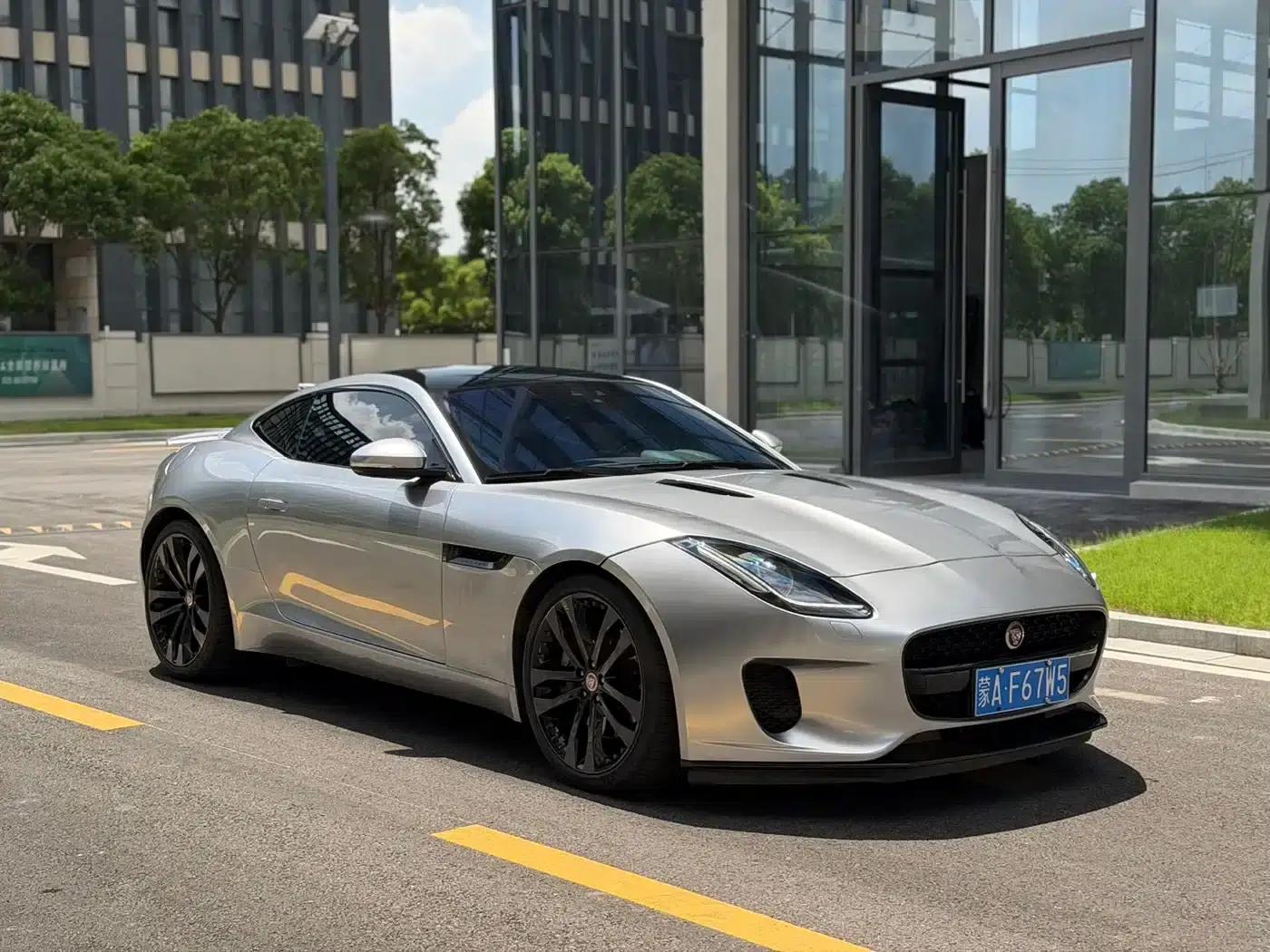 Jaguar F-TYPE 2019 2.0T Hardtop — миниатюра 3
