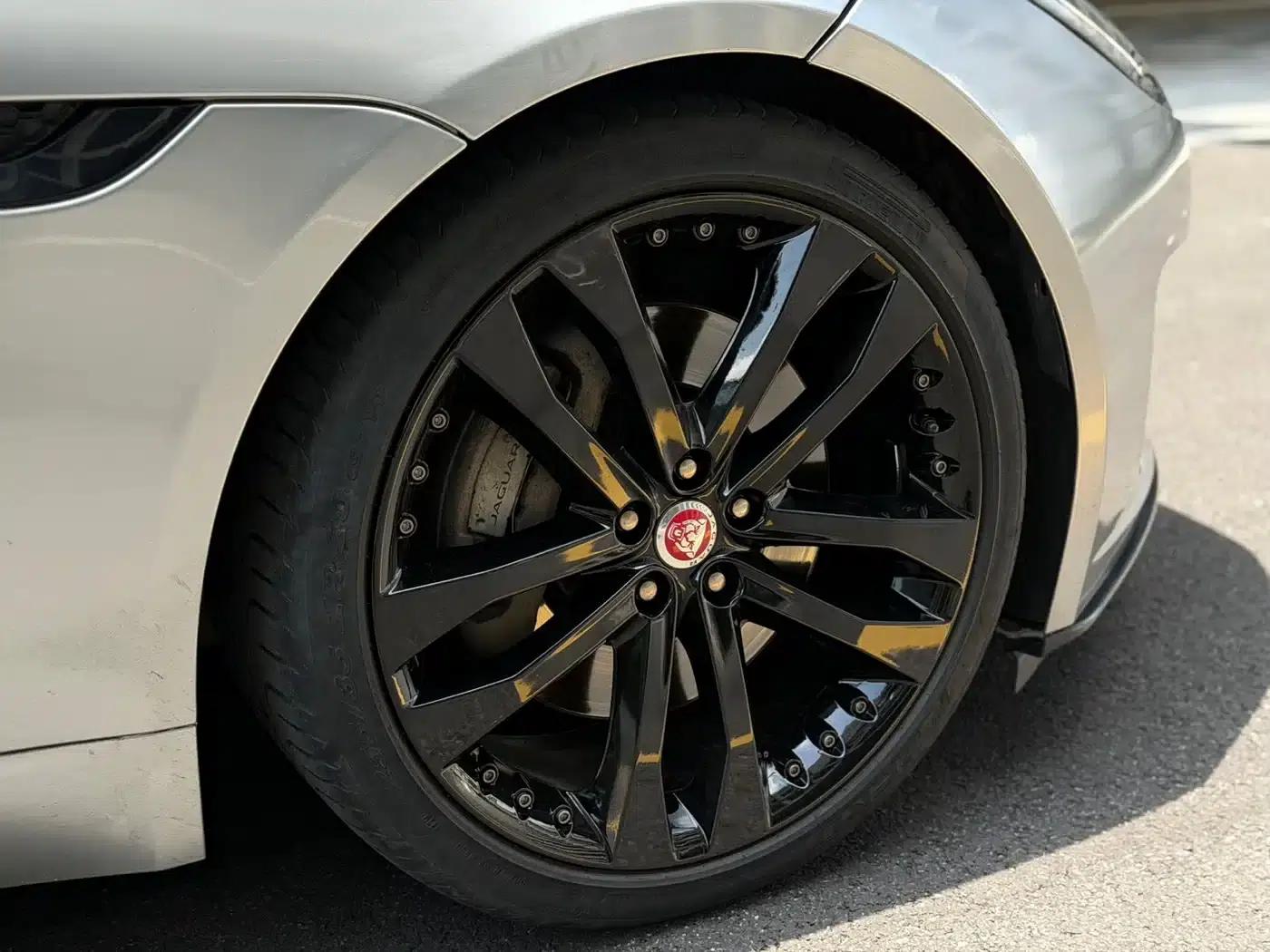 Jaguar F-TYPE 2019 2.0T Hardtop — миниатюра 4