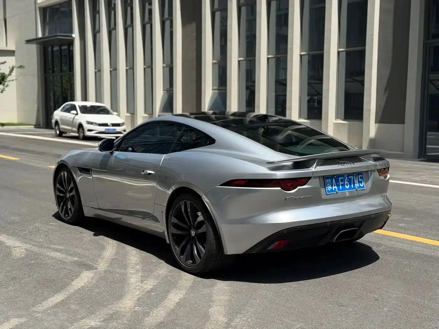 Jaguar F-TYPE 2019 2.0T Hardtop — миниатюра 6