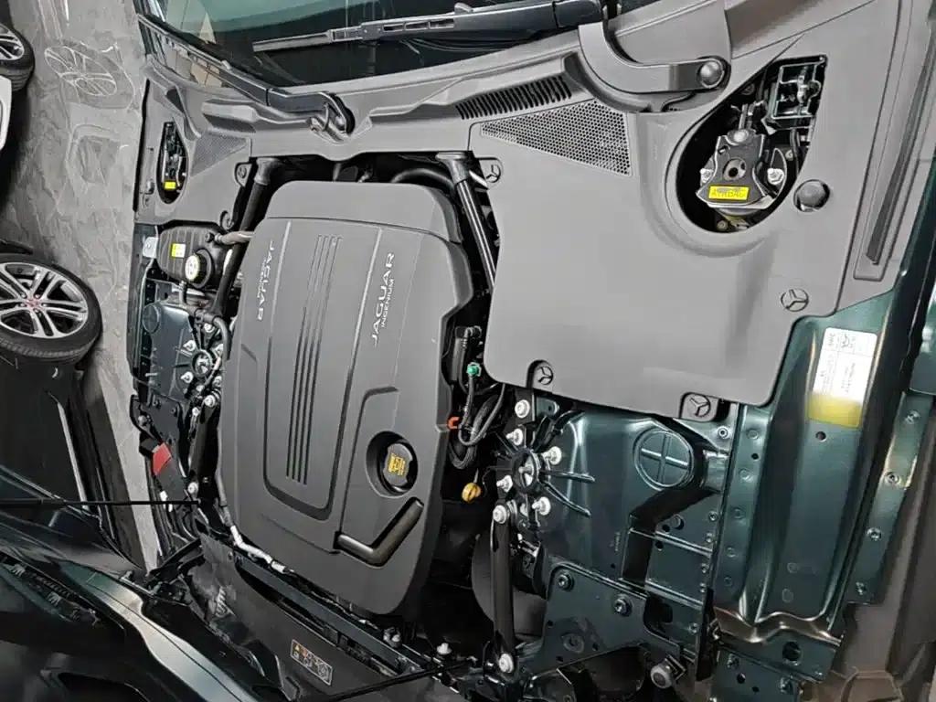Jaguar F-TYPE 2024 P300 75th Anniversary Edition Convertible — миниатюра 20